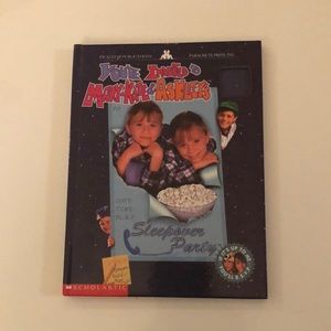 You’re invited to Mary-Kate & Ashley’s Sleepover Party
